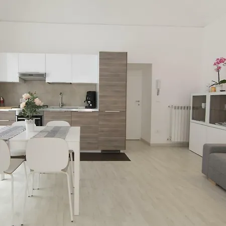 House Apartment *